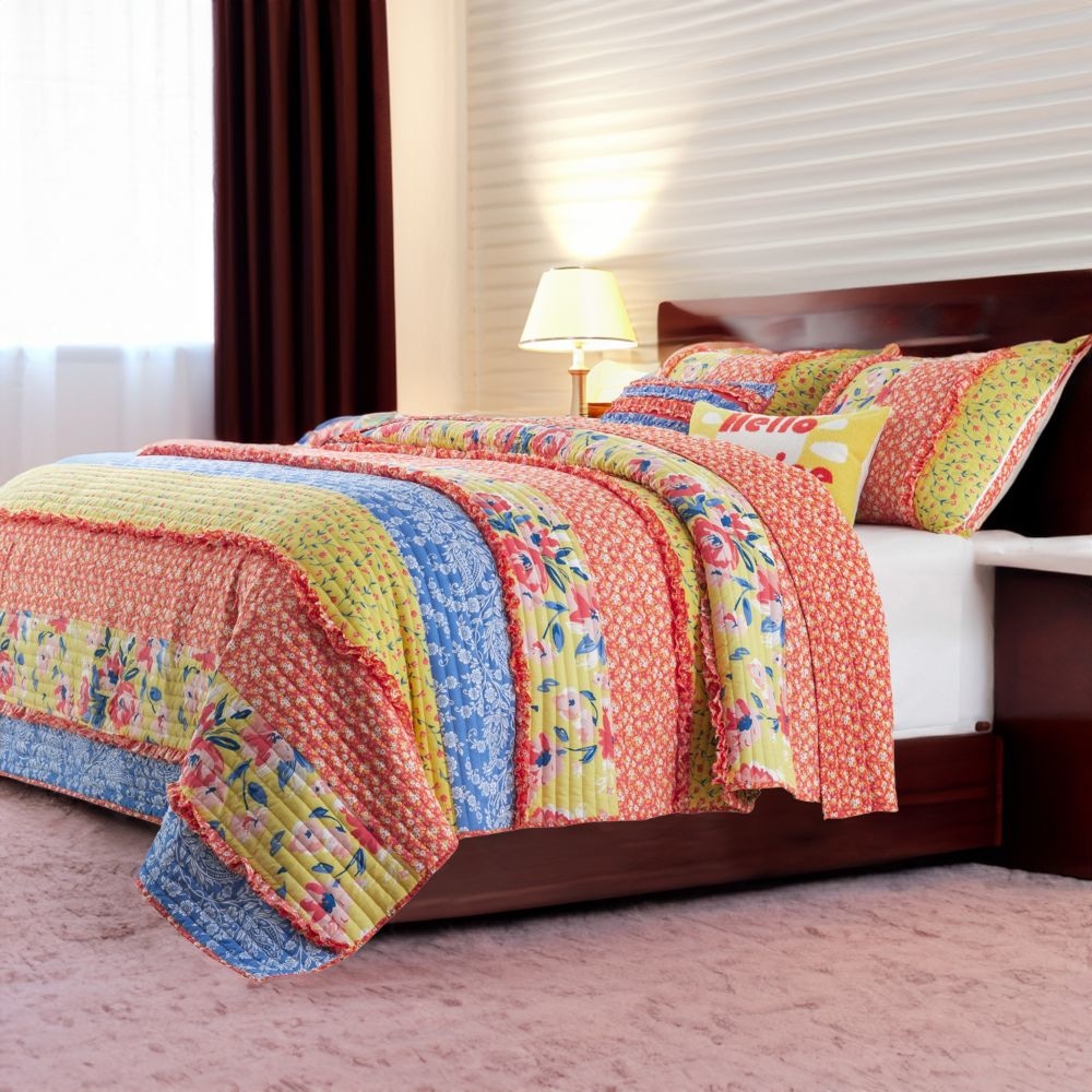 Lio 3 Piece Microfiber King Quilt Set, Bohemian Floral Pattern, Multicolor By Casagear Home