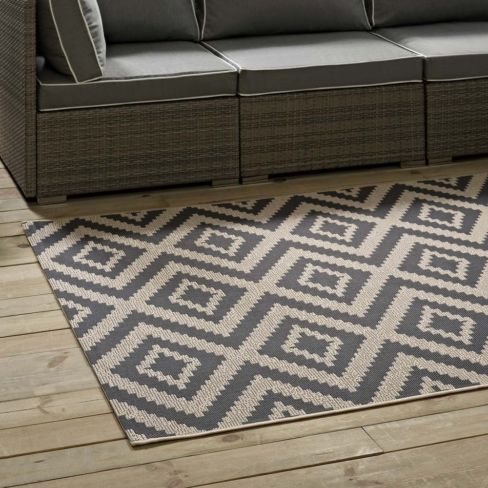 Jagged Geometric Diamond Trellis 5x8 Indoor and Outdoor Area Rug - No Shipping Charges MDY-R-1135A-58