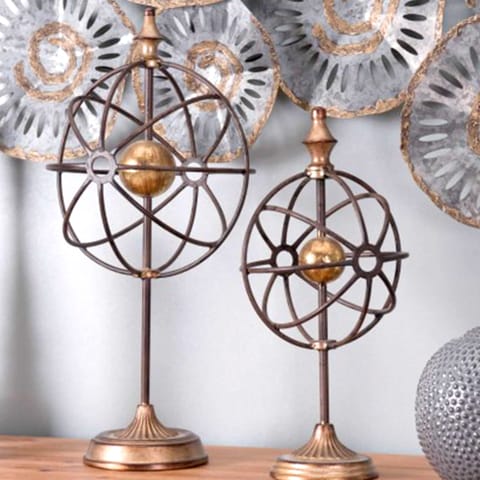 Steel Set Of 2 Globes With Pedestal