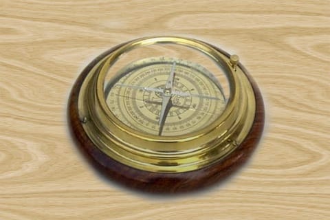 Desktop Compass With Authentic Wooden Base