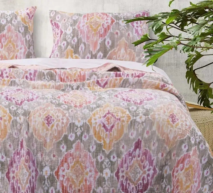 Fabric Reversible Twin Size Quilt Set with Medallion Pattern